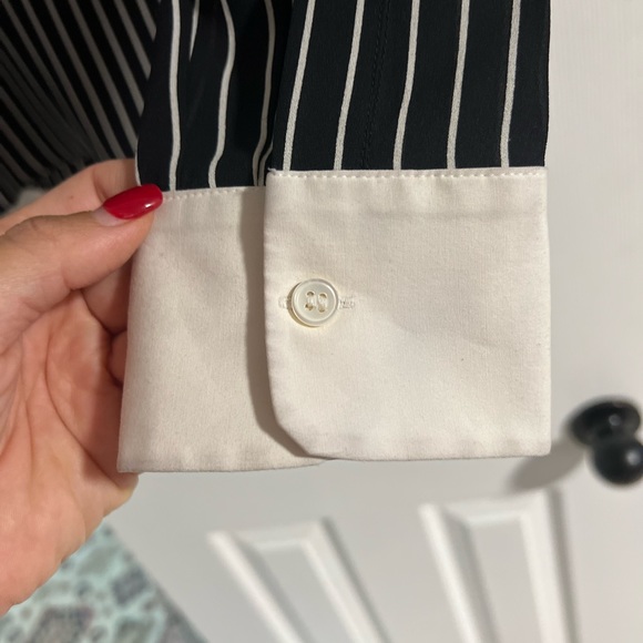 Michael Kors Black + White striped Button down silk shirt, size 8. - Picture 4 of 4